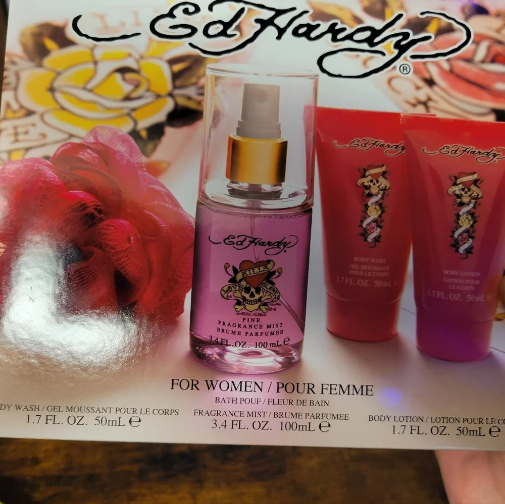 Ed Hardy Women's Body Wash Set - Pink and Gold